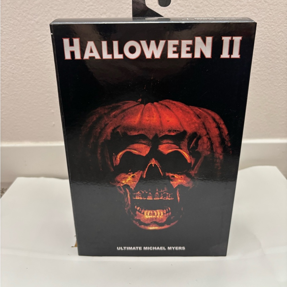 Halloween II Ultimate Michael Myers Figure